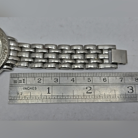Womens Fyzz Silver Tone Crystals Butterfly Skull Watch Sparkle Gems New Battery - Picture 7 of 11